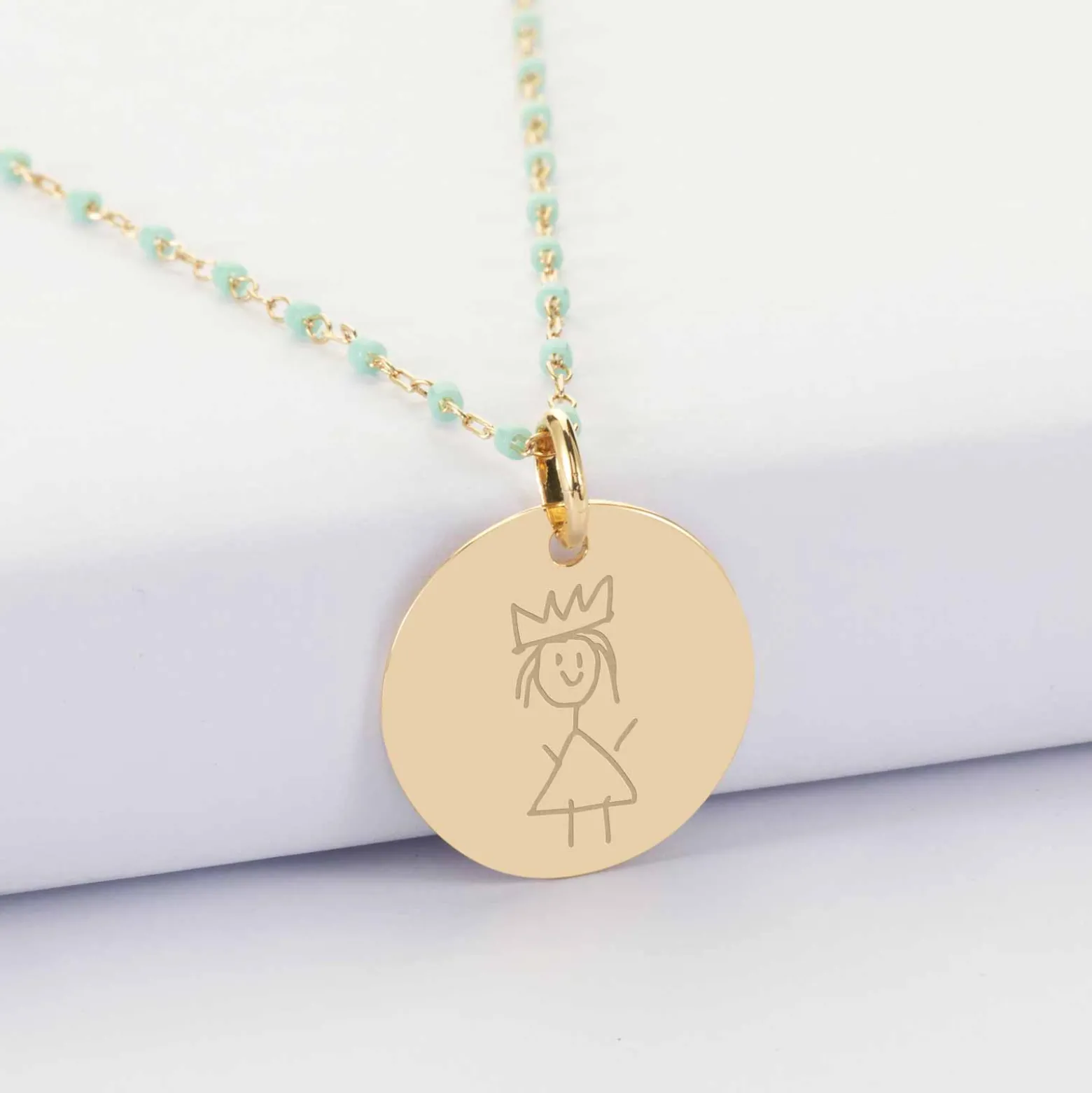 Collier perles Miyuki colorées personnalisé médaille gravée plaqué or 19 mm
