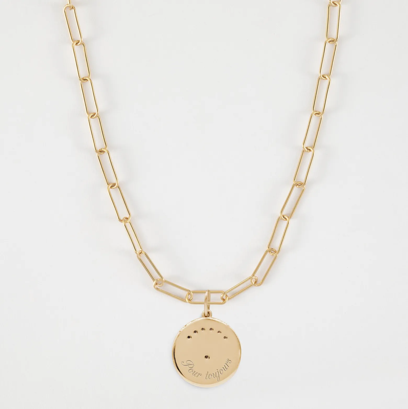 Collier personnalisé petites mailles médaille Lune zircons crépuscule gravée plaqué or 16 mm