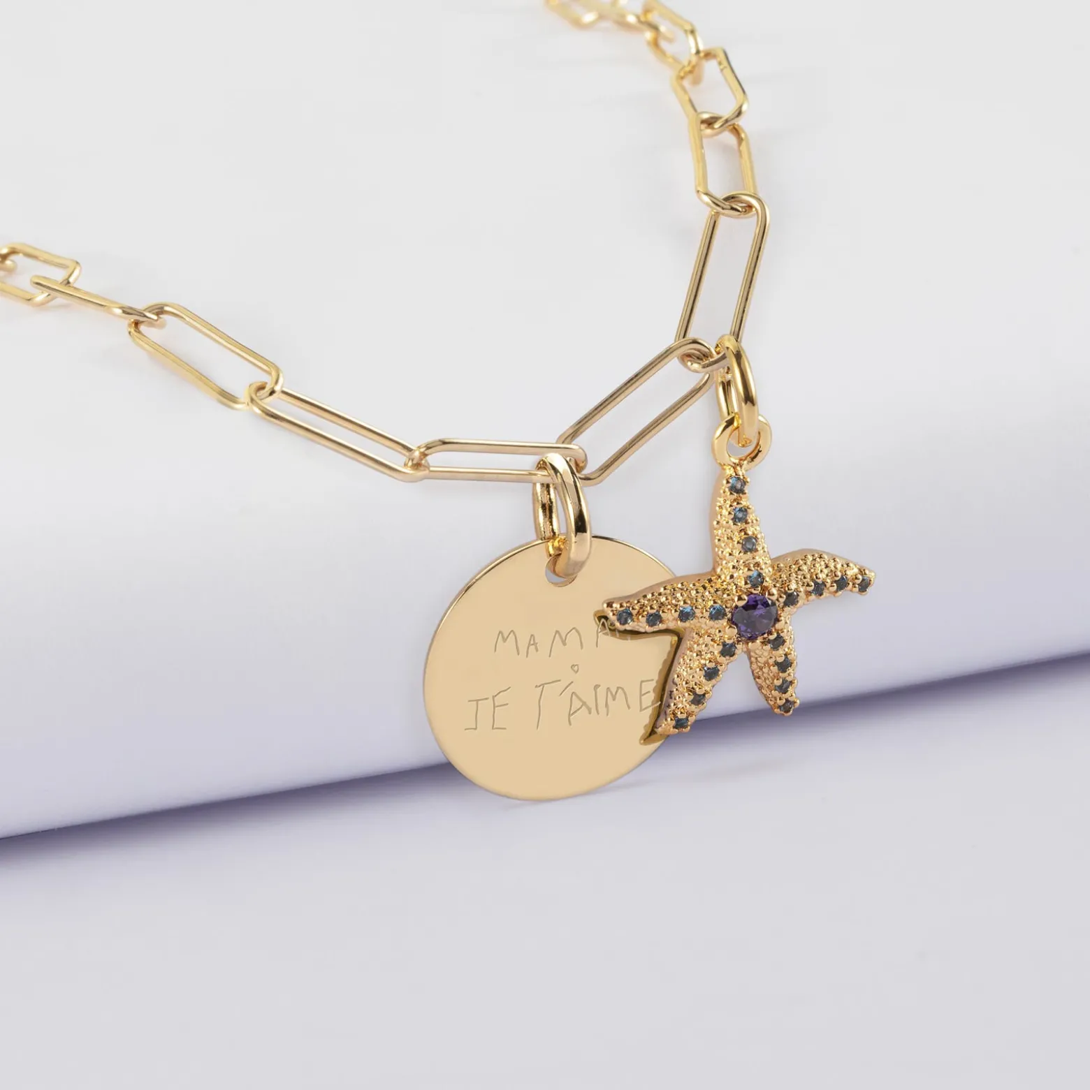Collier personnalisé petites mailles médaille gravée plaqué or 15 mm et breloque(s) summer - à composer