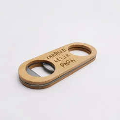Décapsuleur personnalisé bois gravé 10x4 cm - Nos petits imparfaits