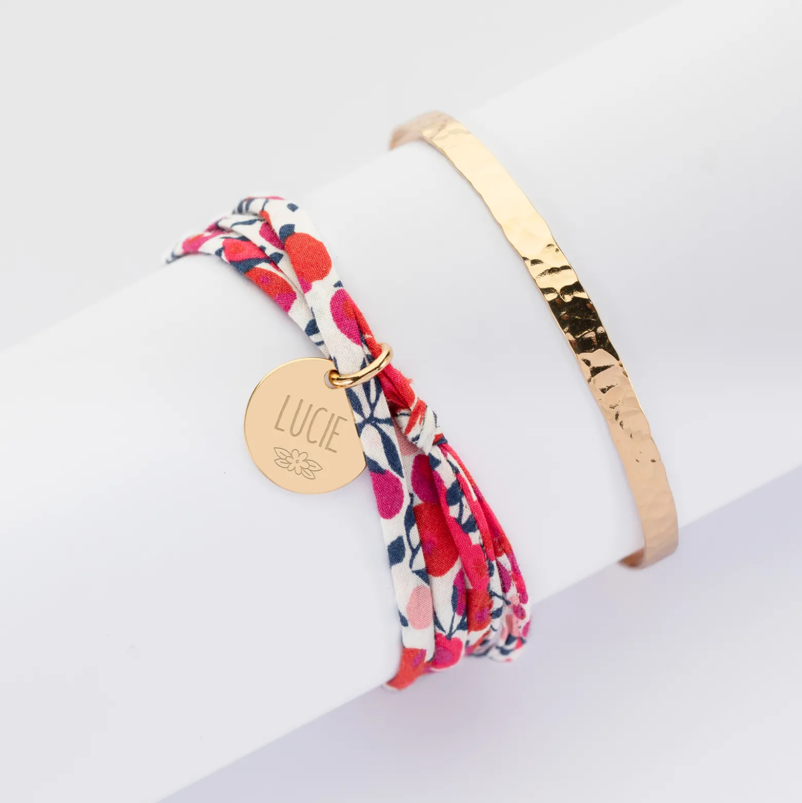 Duo bracelets personnalisés Jonc plat martelé et Liberty 3 tours médaille gravée plaqué or 15 mm