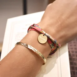Duo bracelets personnalisés Jonc plat martelé et Liberty 3 tours médaille gravée plaqué or 15 mm