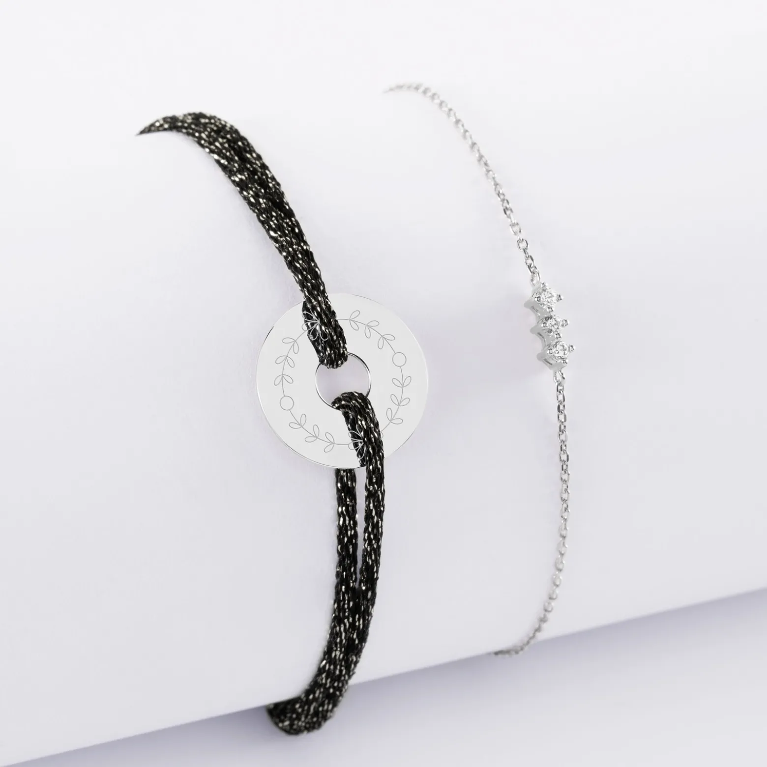 Duo bracelets personnalisés chaine trio scintillant et cordon pailleté médaille gravée argent cible 16 mm