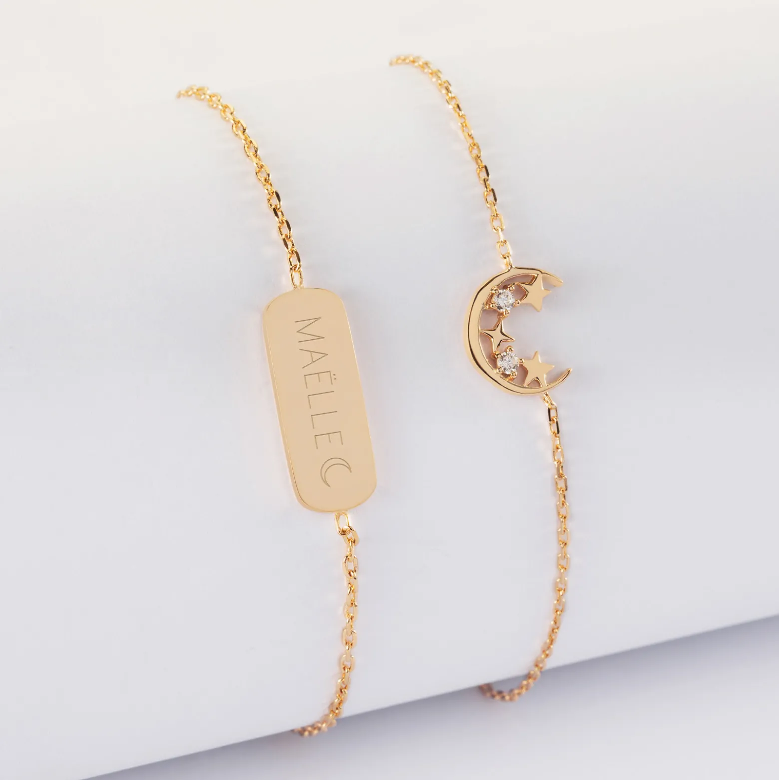 Duo bracelets personnalisés chaine lune scintillante et médaille gravée plaqué or plaque 20x8 mm - HappyBulle x Capucine