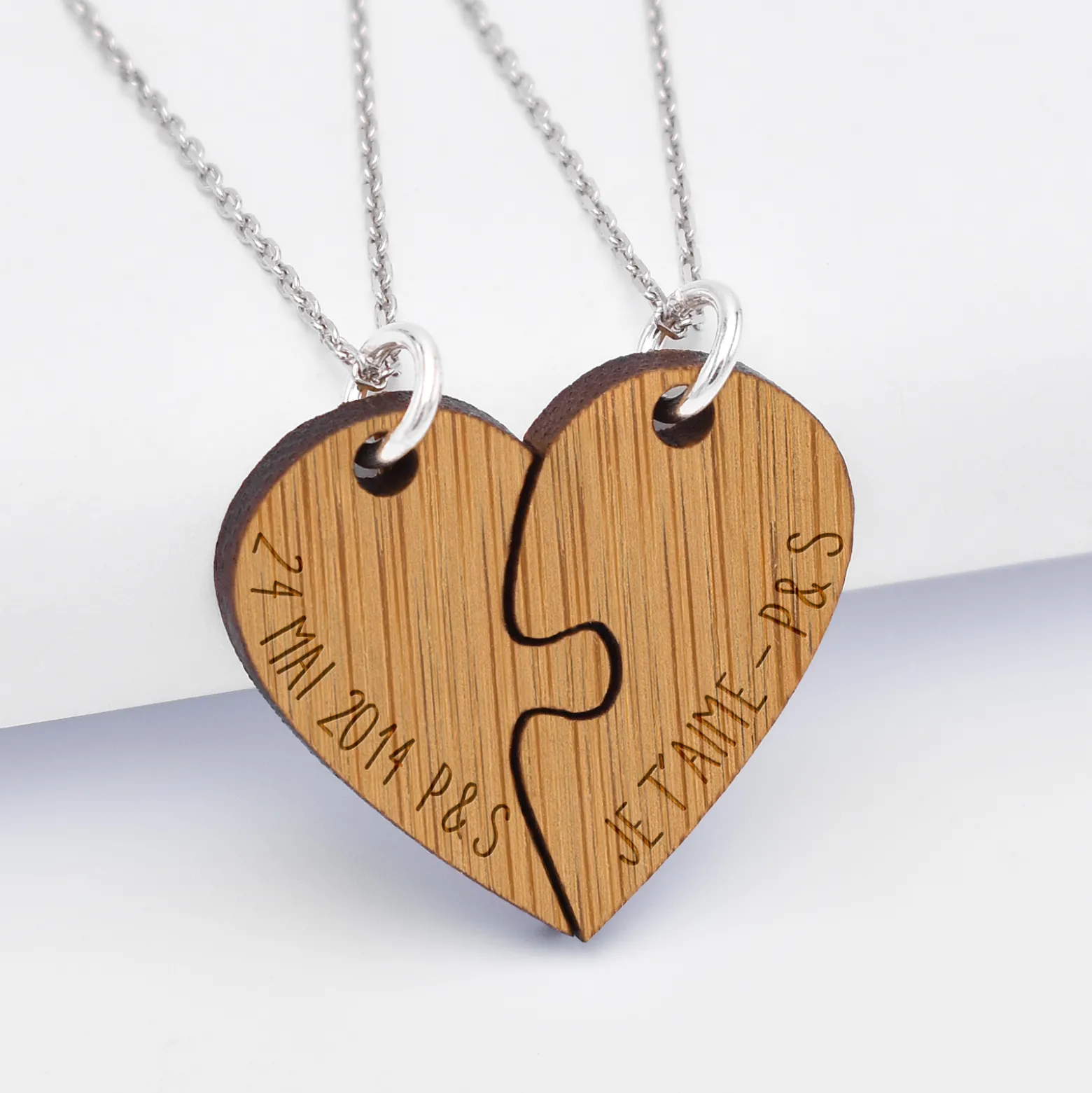 Duo de pendentifs personnalisés médailles gravées bois prénoms "coeur inséparable"