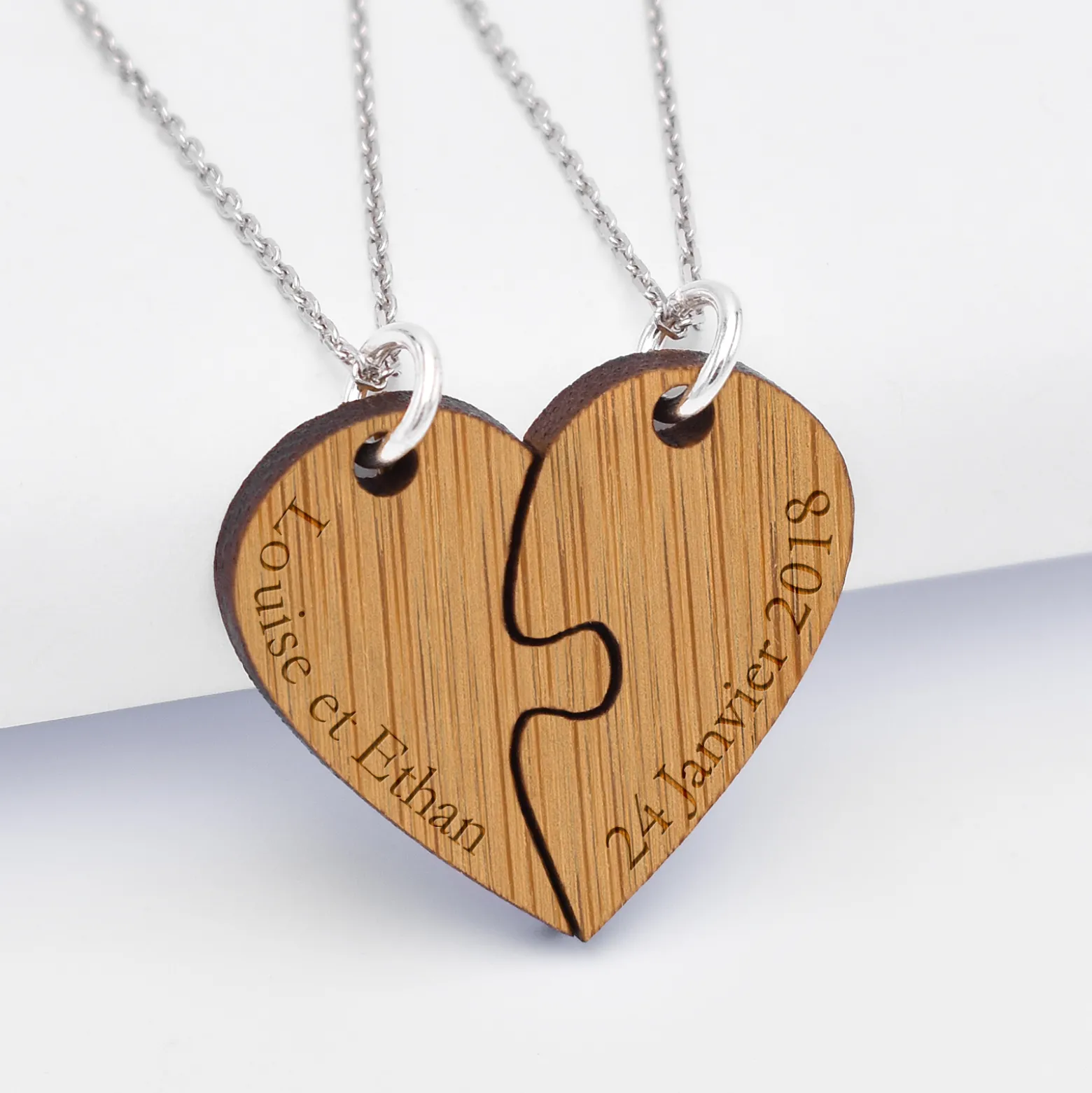 Duo de pendentifs personnalisés médailles gravées bois prénoms "coeur inséparable"