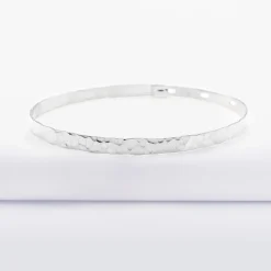Jonc plat martelé argent