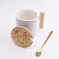 Mug céramique personnalisé couvercle bois gravé