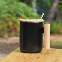 Mug céramique personnalisé couvercle bois gravé