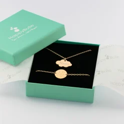 Parure enfant personnalisé pendentif médaille gravée plaqué or nuage 20x14 mm et bracelet chaîne médaille gravée 15 mm