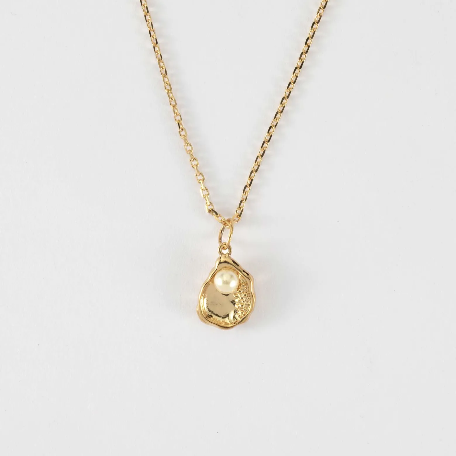 Pendentif coquillage perle blanche plaqué or 12 mm