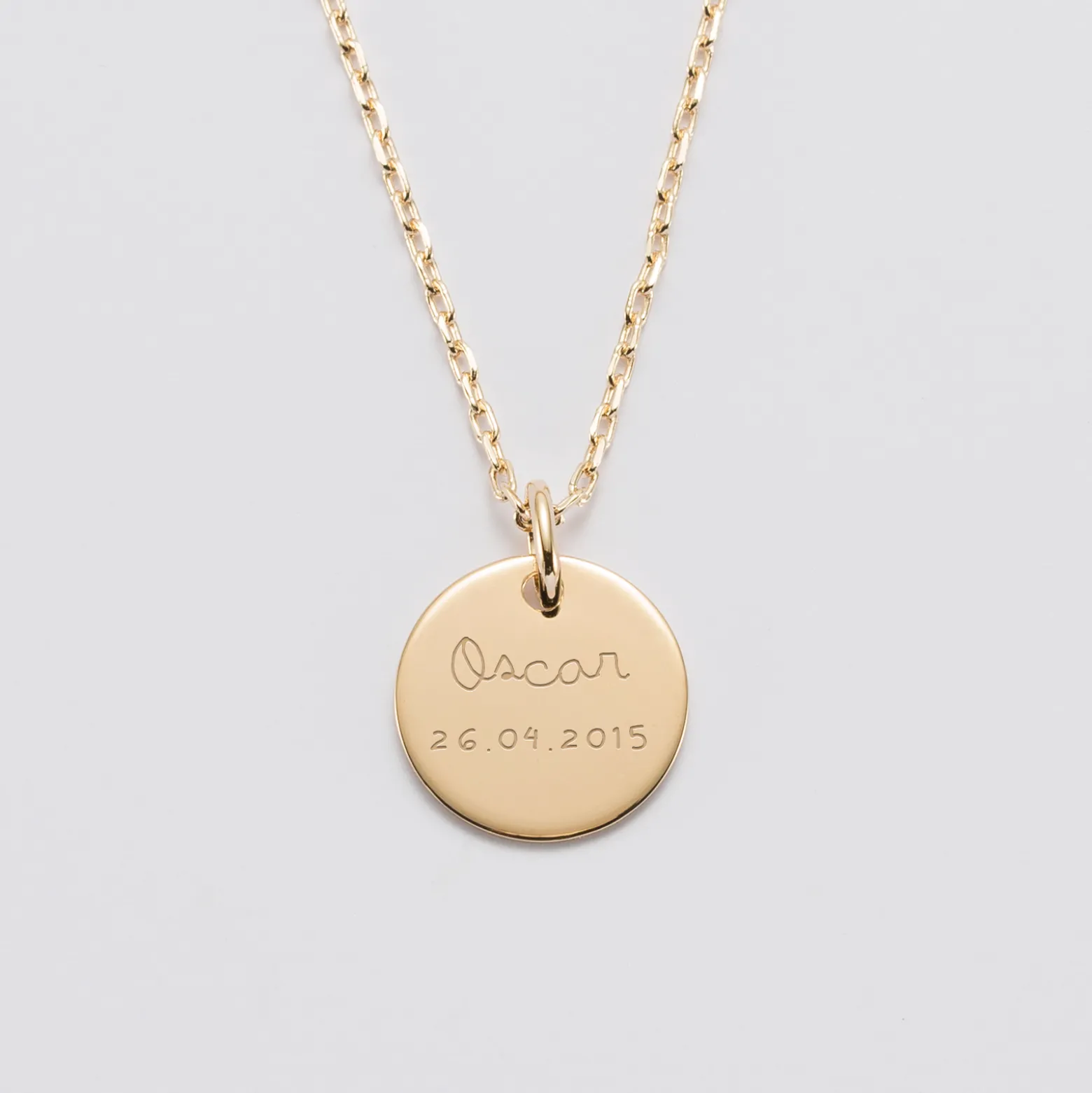 Pendentif Cérémonie enfant personnalisé médaille gravée plaqué or 15 mm