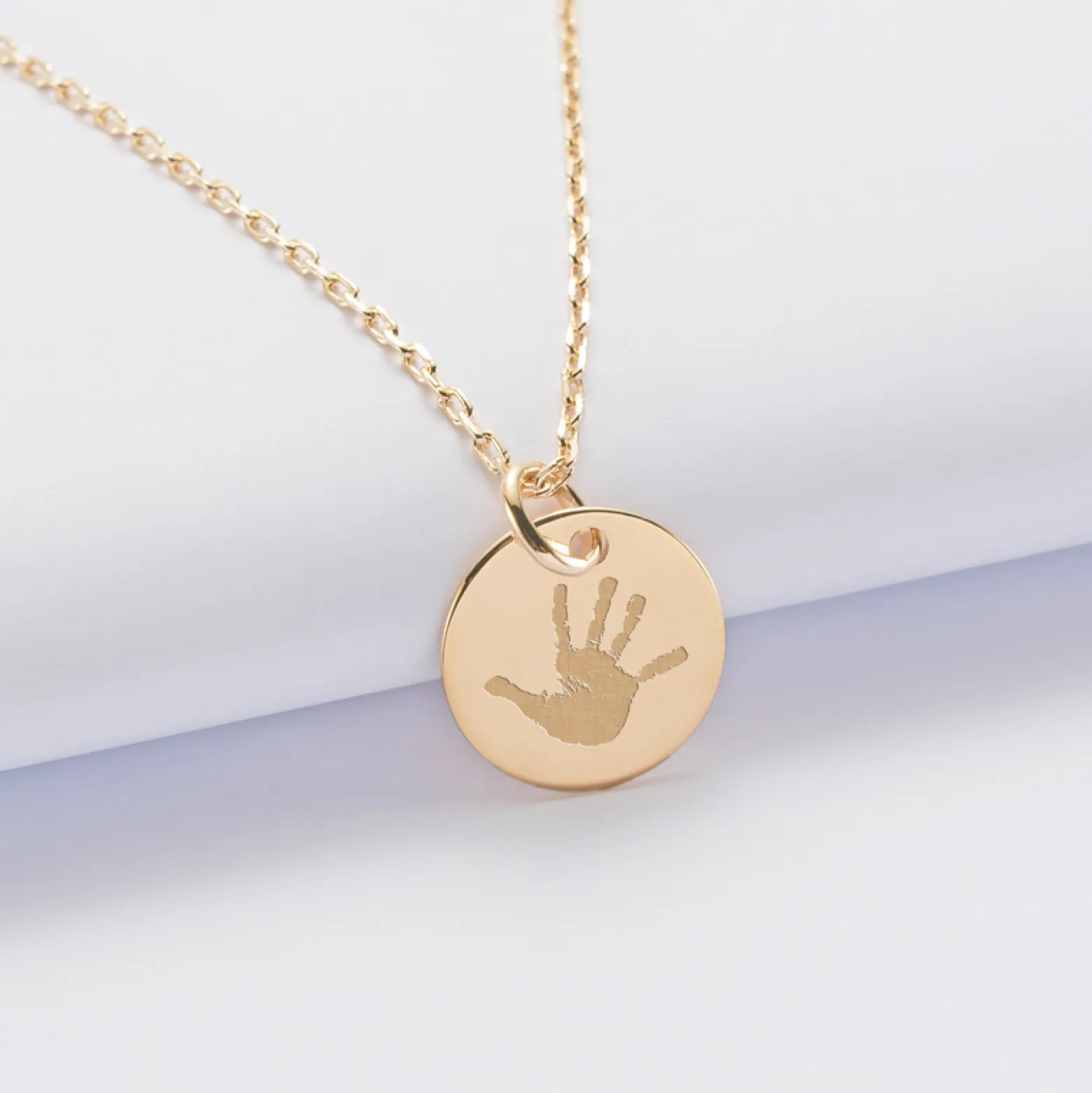 Pendentif Cérémonie enfant personnalisé médaille gravée plaqué or 15 mm
