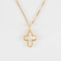 Pendentif croix nacre plaqué or 16 mm