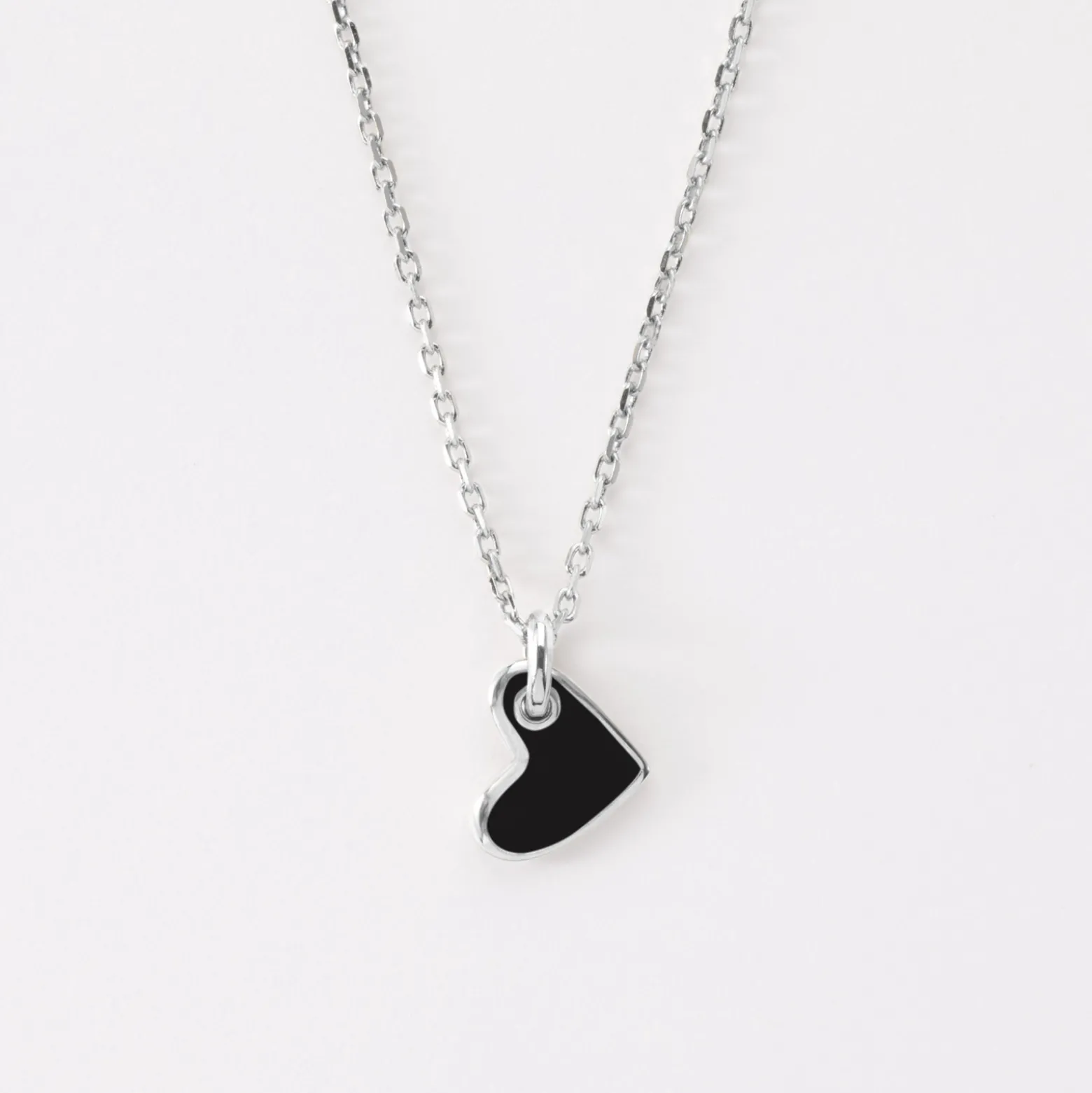 Pendentif enfant coeur email blanc argent 10 mm