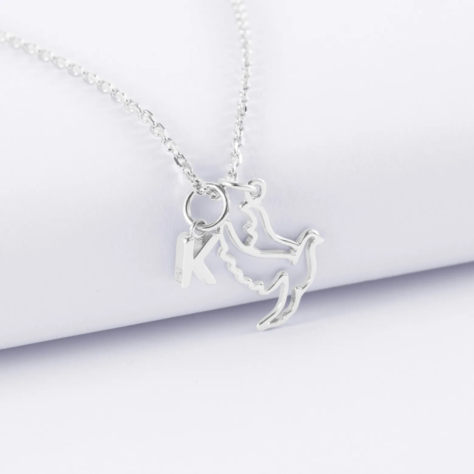 Pendentif enfant colombe argent 18 mm et breloque lettre initiale 5 mm