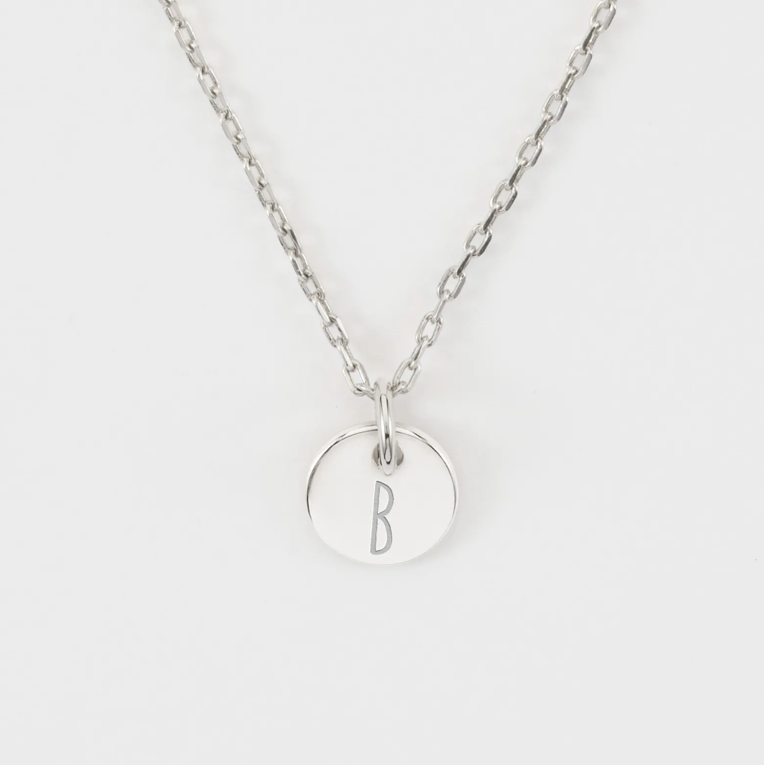 Pendentif enfant initiale personnalisé médaille martelée gravée argent 10 mm - Nos petits imparfaits