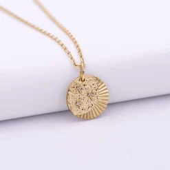 Pendentif enfant médaille Lune trio zircons plaqué or 14 mm