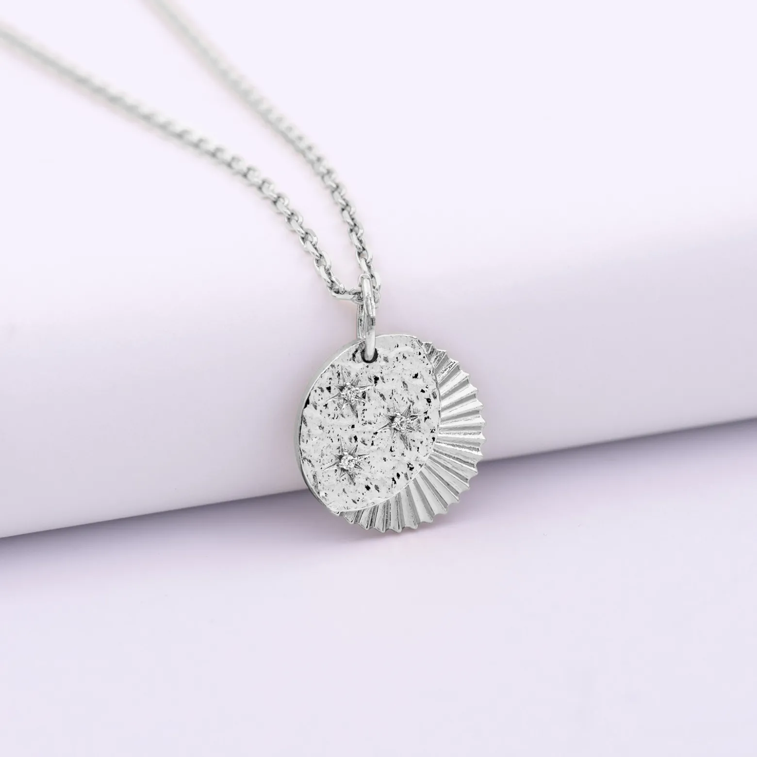 Pendentif enfant médaille Lune trio zircons argent 14 mm