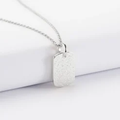 Pendentif enfant personnalisé médaille gravée martelée argent rectangle 17x11 mm