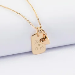 Pendentif enfant personnalisé médaille gravée plaqué or rectangle 17x11 mm et breloque petit coeur bombé 7 mm - HappyBulle x Atelier Wagram