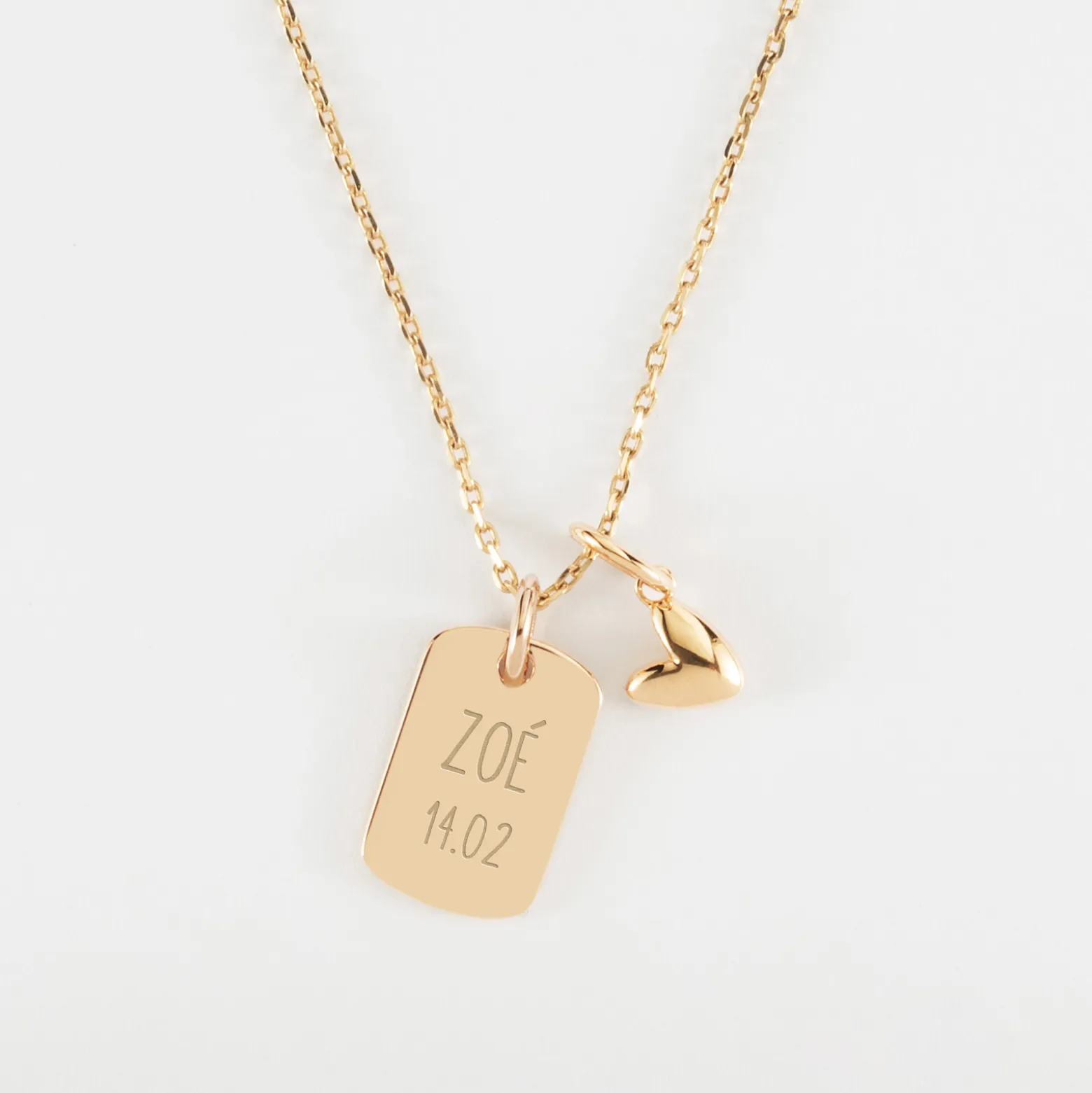 Pendentif enfant personnalisé médaille gravée plaqué or rectangle 17x11 mm et breloque petit coeur bombé 7 mm - HappyBulle x Atelier Wagram