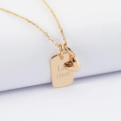 Pendentif enfant personnalisé médaille gravée plaqué or rectangle 17x11 mm et breloque petit coeur bombé 7 mm - HappyBulle x Atelier Wagram