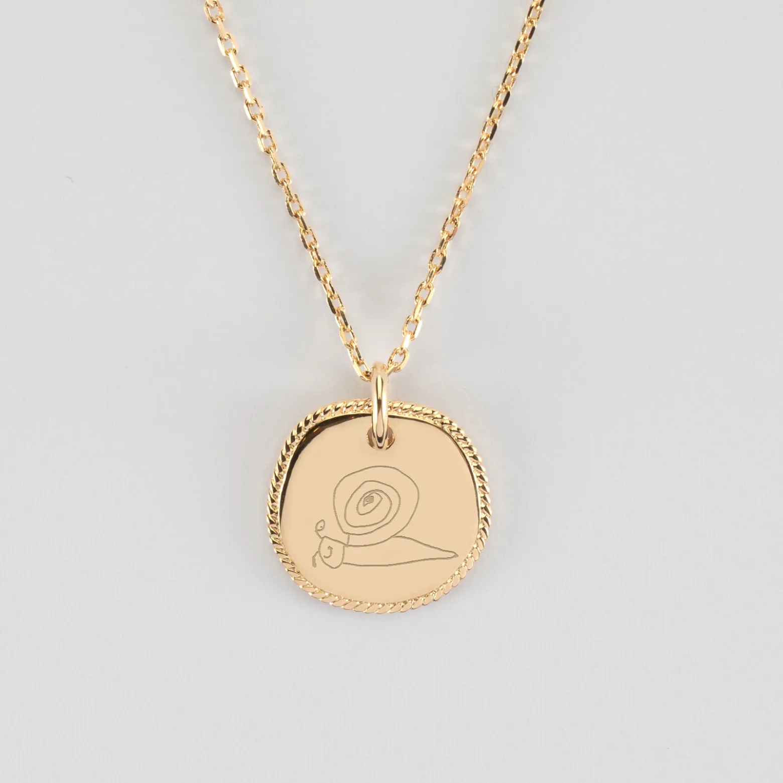 Pendentif enfant personnalisé médaille contour tressé gravée plaqué or 17 mm