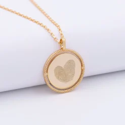 Pendentif enfant personnalisé médaille réversible contour tressé Eternelle gravée plaqué or 18 mm