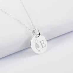 Pendentif enfant personnalisé initiale médaille gravée argent 15 mm - HappyBulle x Marie Savart