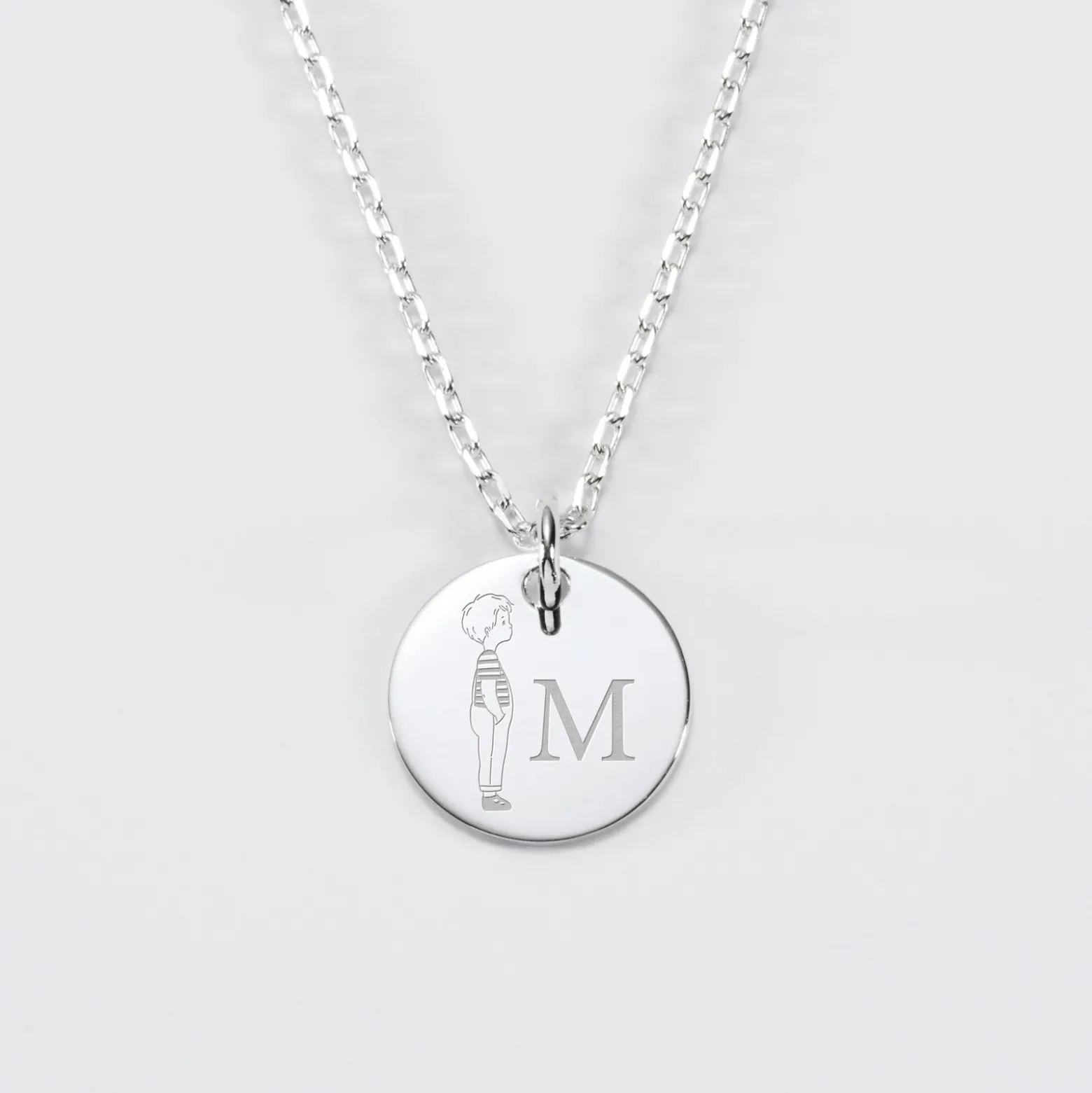 Pendentif enfant personnalisé initiale médaille gravée argent 15 mm - HappyBulle x Marie Savart