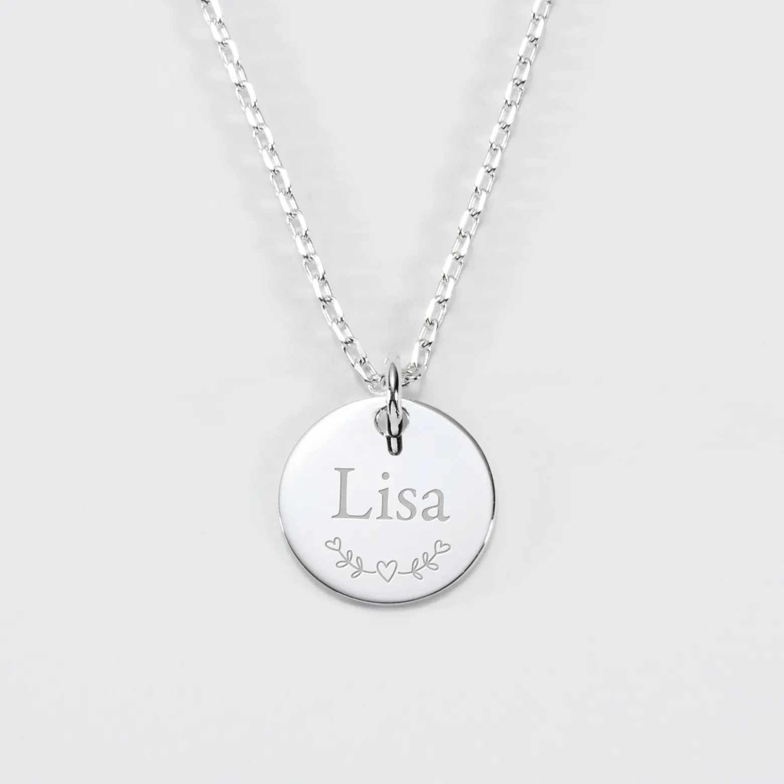 Pendentif enfant personnalisé initiale médaille gravée argent 15 mm - HappyBulle x Marie Savart
