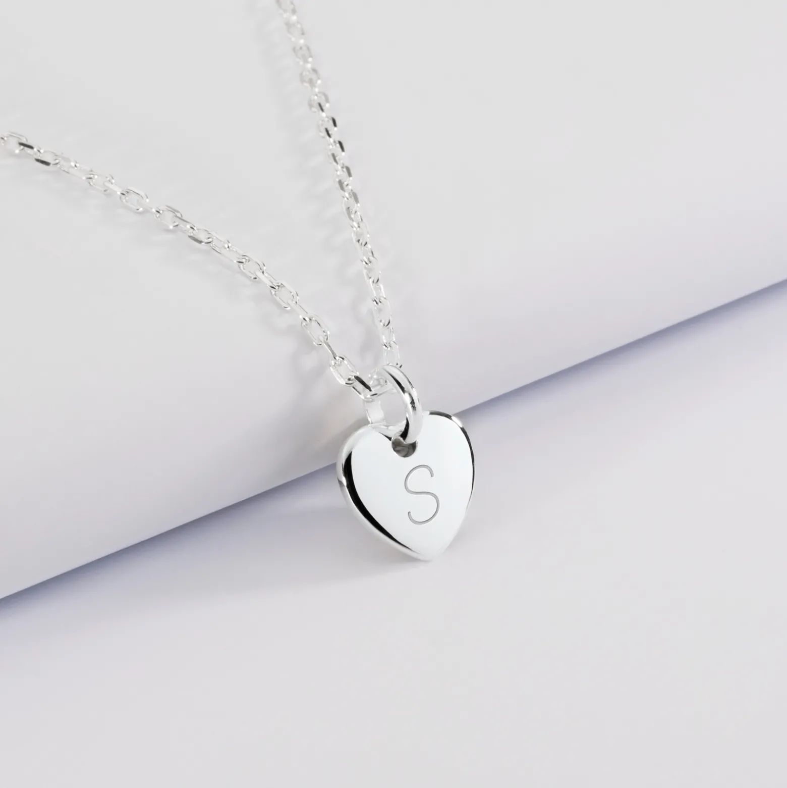 Pendentif enfant personnalisé initiale médaille gravée argent coeur 10 mm