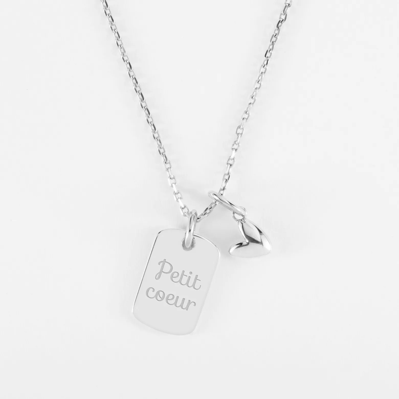 Pendentif enfant personnalisé médaille gravée argent rectangle 17x11 mm et breloque petit coeur bombé 7 mm - HappyBulle x Atelier Wagram