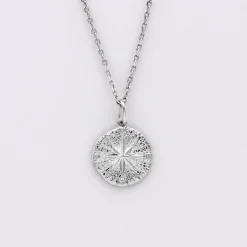 Pendentif enfant personnalisé médaille gravée argent rose des vents texturée 14 mm