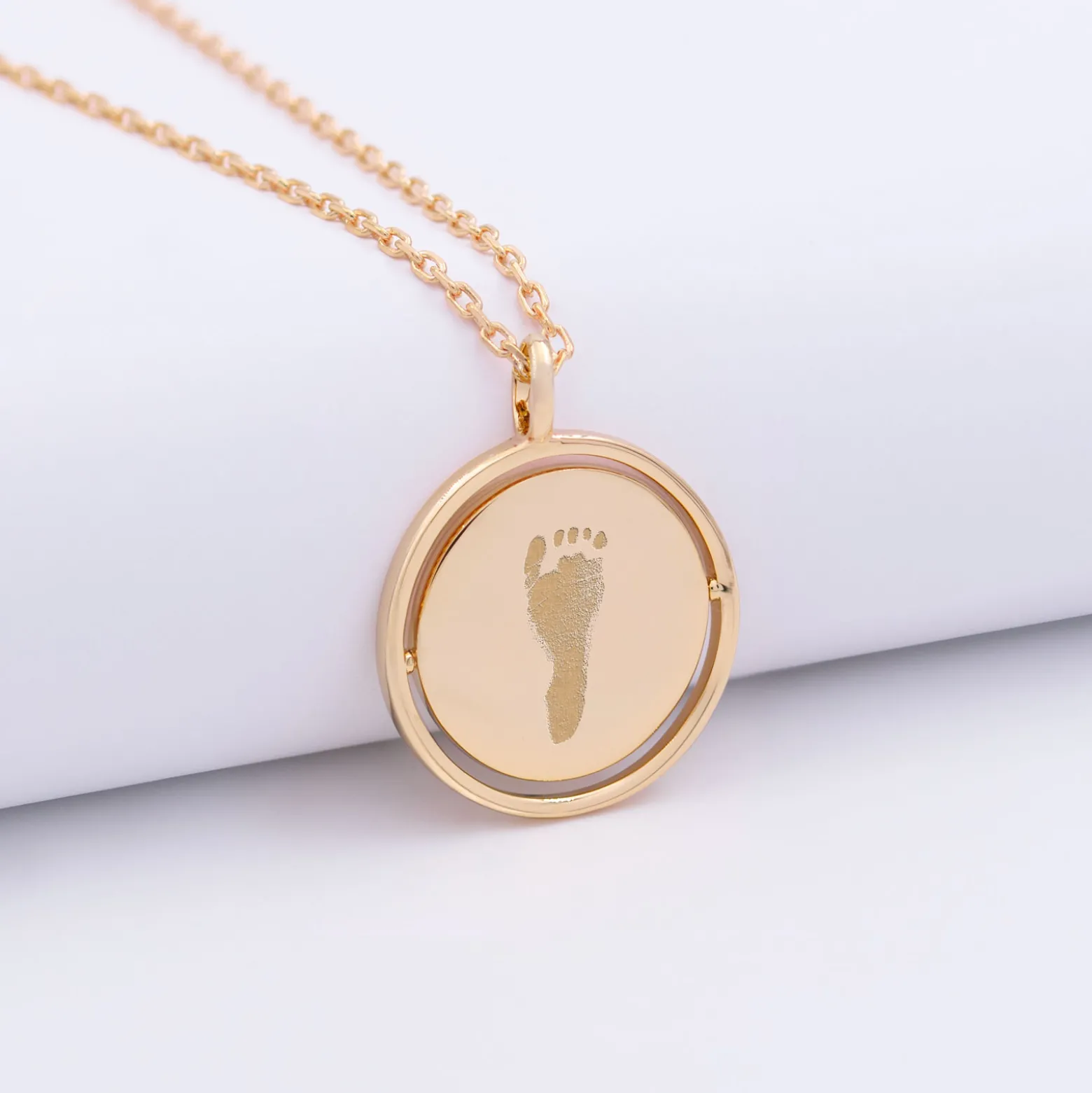 Pendentif enfant personnalisé médaille réversible Eternelle gravée plaqué or 18 mm
