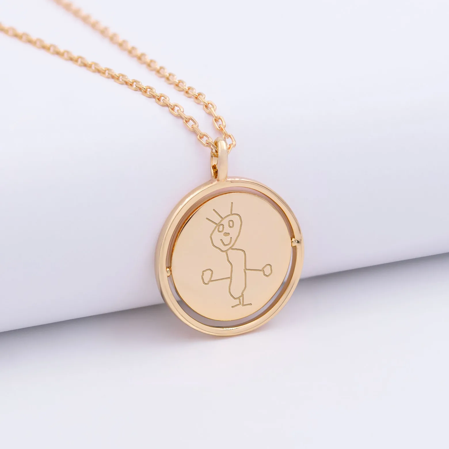 Pendentif enfant personnalisé médaille réversible Eternelle gravée plaqué or 18 mm