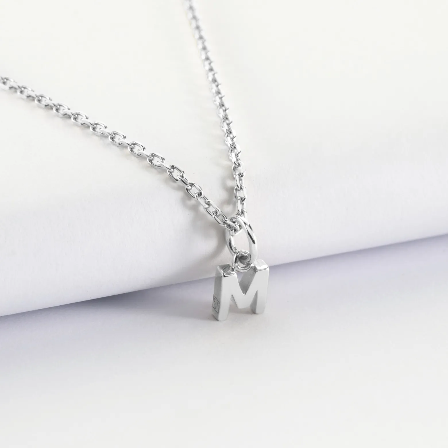 Pendentif enfant personnalisé médaille argent lettre initiale 5 mm
