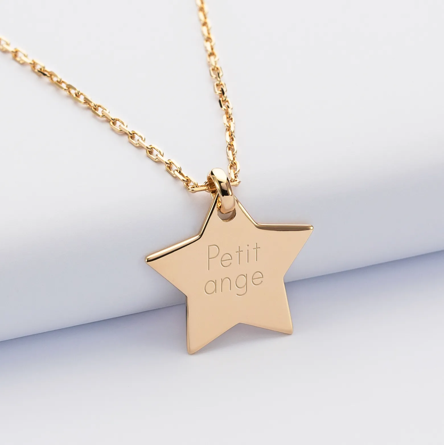 Pendentif enfant personnalisé prénom médaille gravée plaqué or étoile 20x20 mm