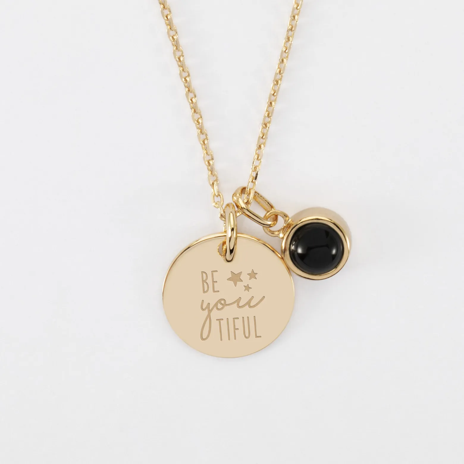 Pendentif enfant personnalisé médaille gravée plaqué or 15 mm et breloque pierre naturelle 8 mm