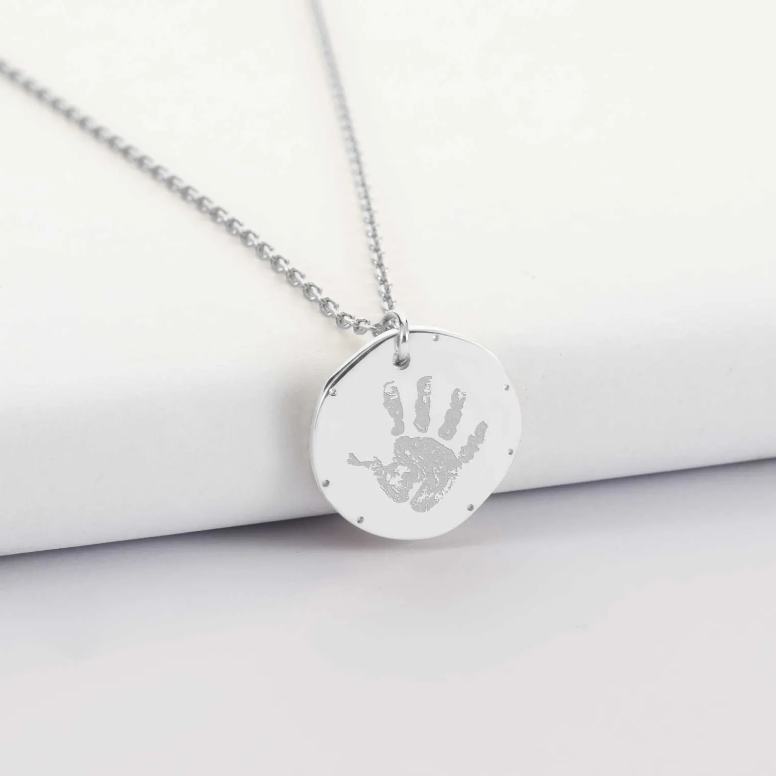 Pendentif enfant personnalisé médaille contour scintillant gravée argent 16 mm