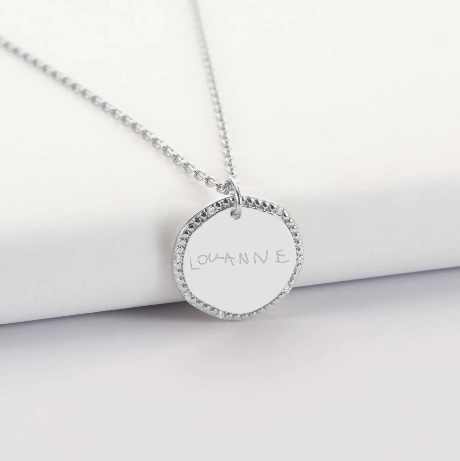 Pendentif enfant personnalisé médaille contour scintillant gravée argent 16 mm