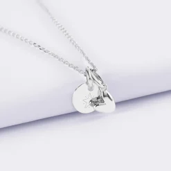 Pendentif enfant personnalisé médaille gravée argent 10 mm et breloque petit coeur bombé 7 mm - HappyBulle x Atelier Wagram