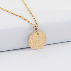 Pendentif enfant personnalisé médaille martelée gravée plaqué or 15 mm