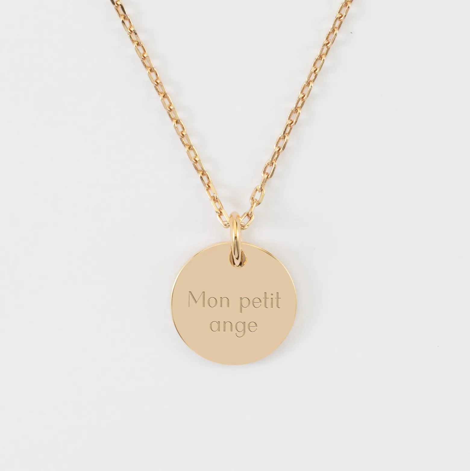 Pendentif enfant personnalisé médaille martelée gravée plaqué or 15 mm