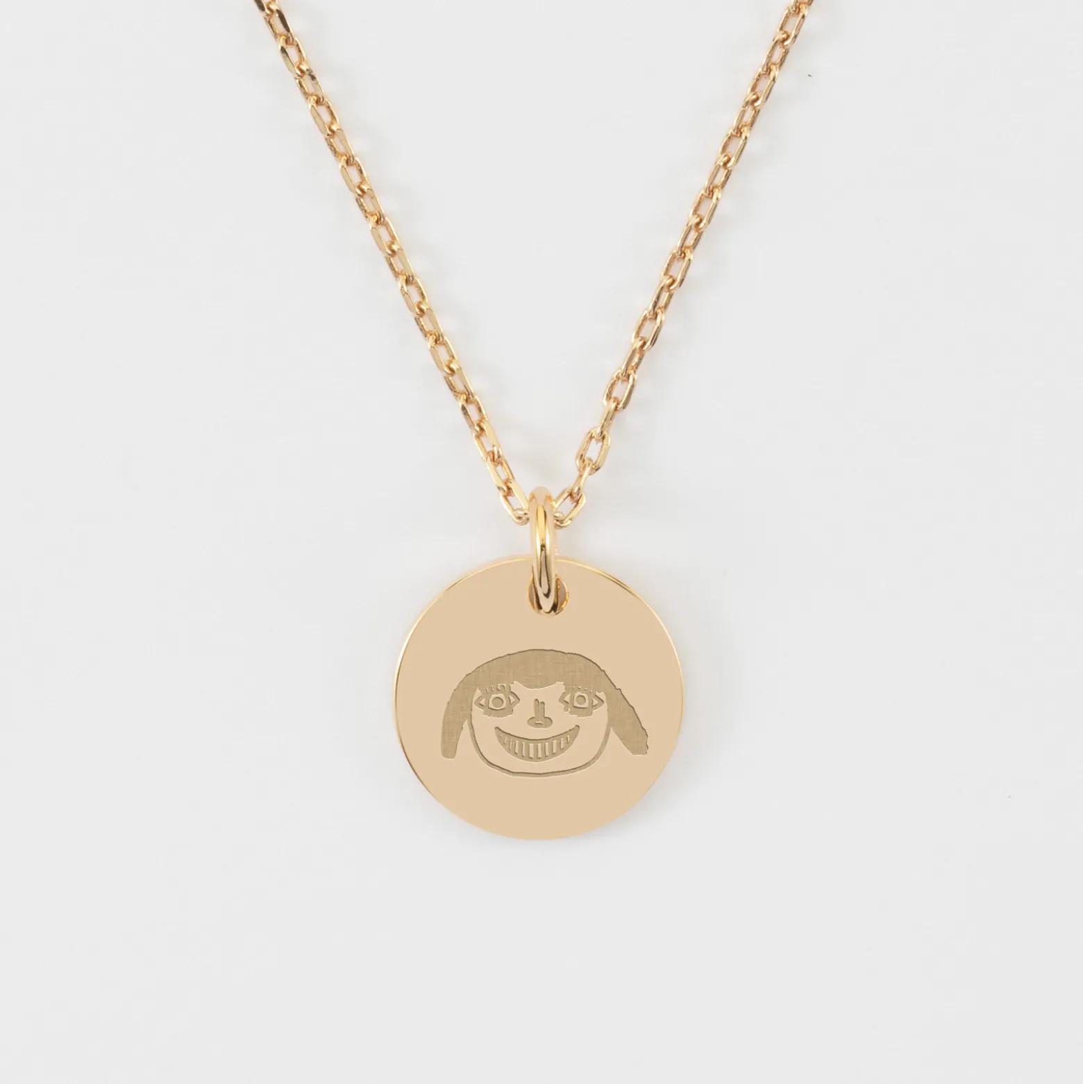 Pendentif enfant personnalisé médaille martelée gravée plaqué or 15 mm