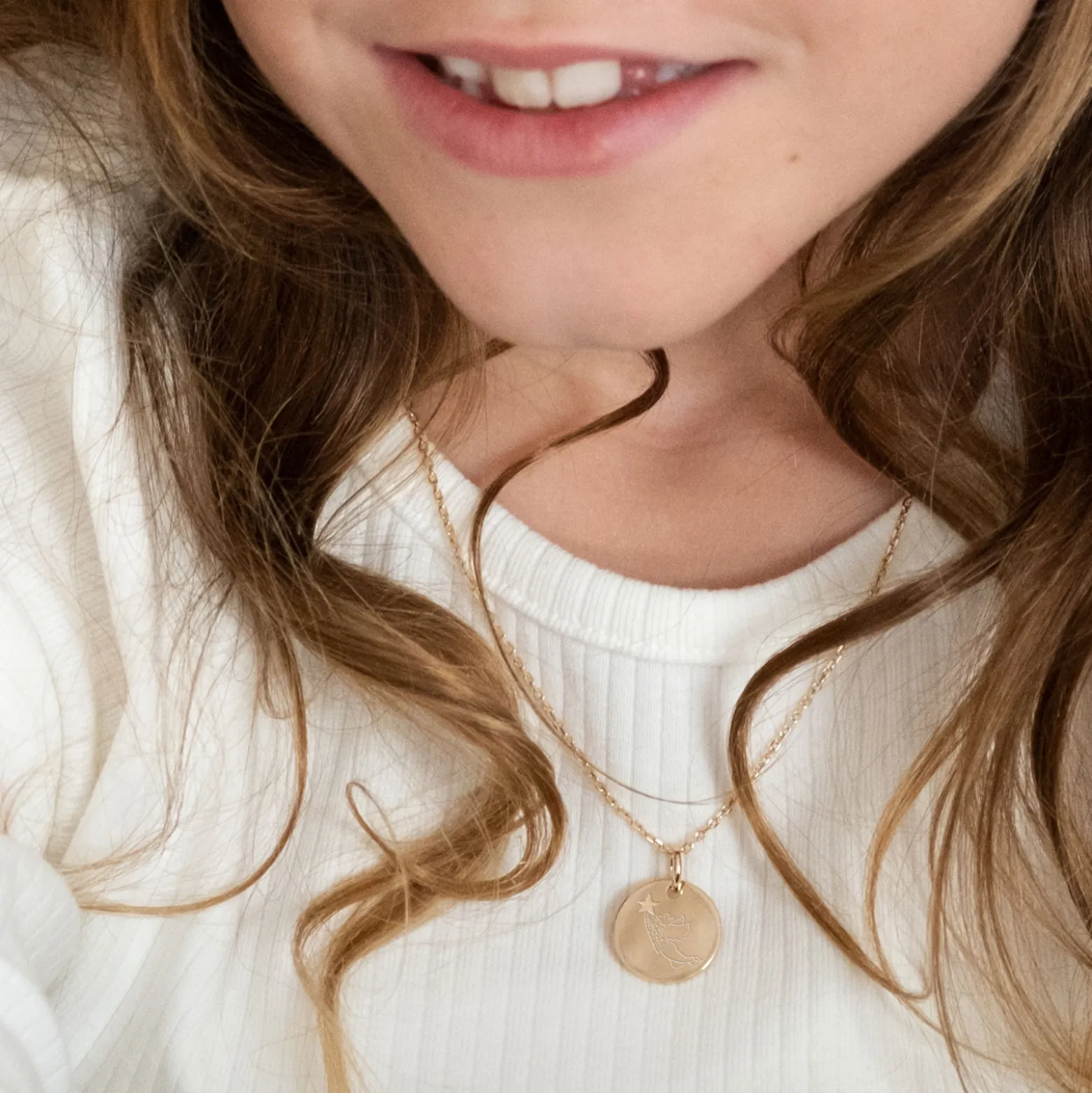 Pendentif enfant personnalisé médaille gravée plaqué or 15 mm - HappyBulle x MyLovelyThing