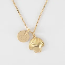Pendentif enfant personnalisé médaille gravée plaqué or 10 mm et breloque coquillage coque 13 mm