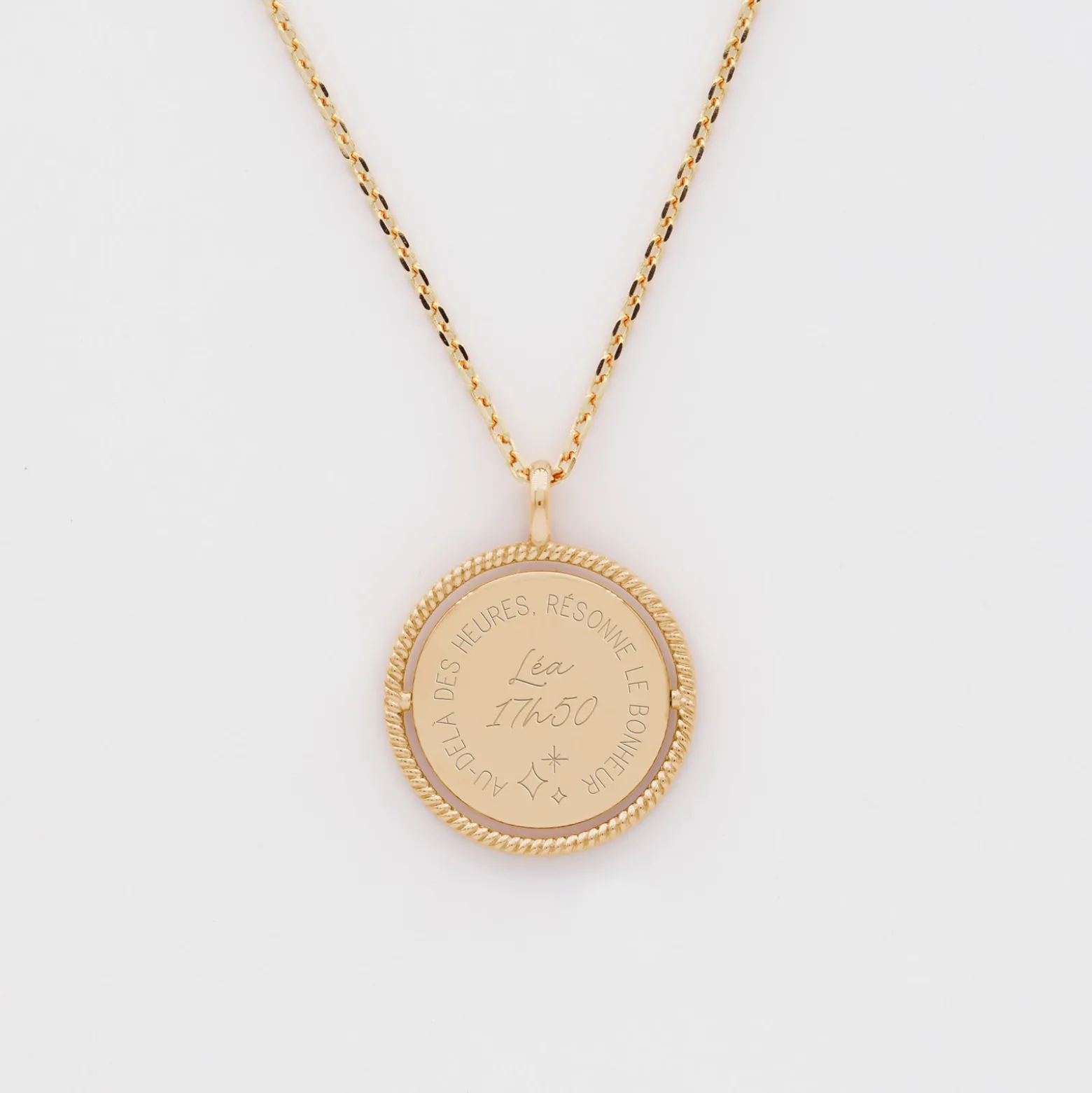 Pendentif enfant personnalisé médaille réversible contour tressé Eternelle gravée plaqué or 18 mm - HappyBulle x Capucine