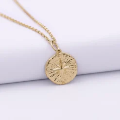 Pendentif enfant personnalisé médaille gravée plaqué or rose des vents texturée 14 mm
